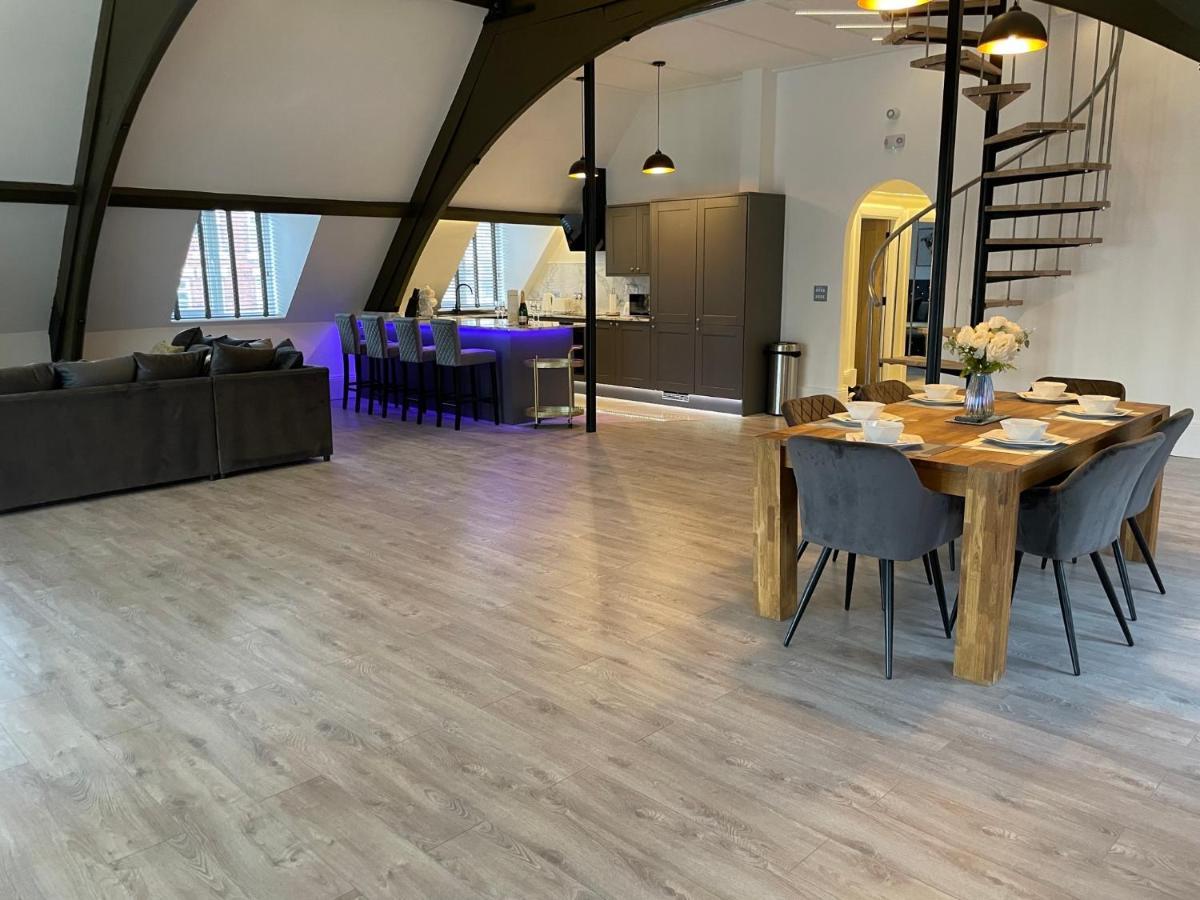 The Church Conversion 'hot Tub' Holiday home Blackpool